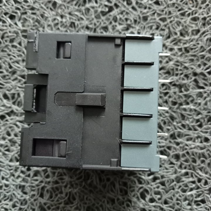 ABB接觸器B7-30-10-P24V 40-450HZ (3)