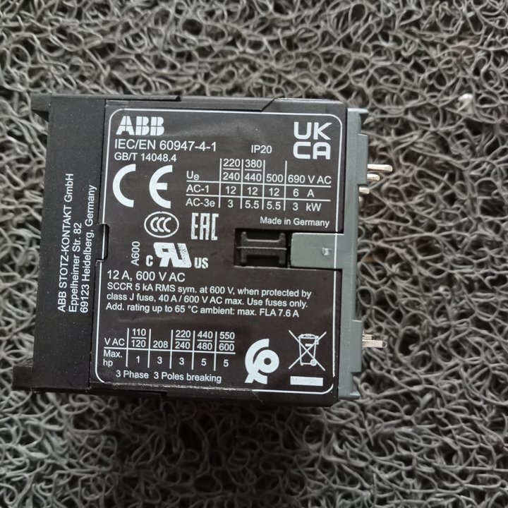 ABB接觸器B7-30-10-P24V 40-450HZ (2)