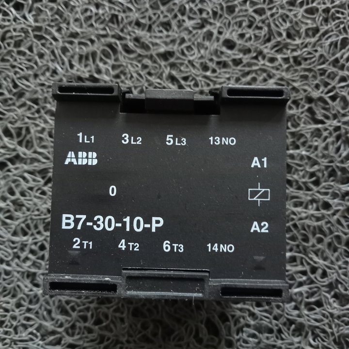 ABB接觸器B7-30-10-P24V 40-450HZ (5)