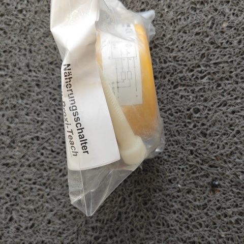 電感式接近開關(guān) IKM 070T