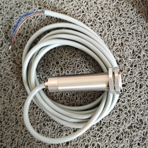 接近開關(guān)IB180150 24VDC (8)