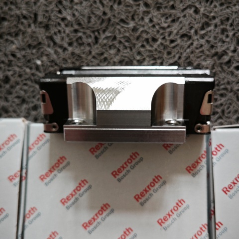 導(dǎo)軌滑塊R165181322 (1)