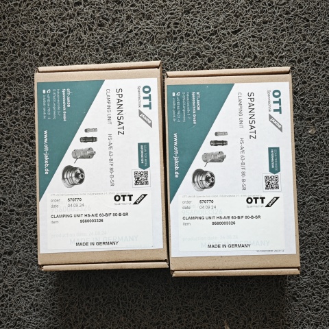 拉爪帶鎖緊螺栓9560003326 (1)