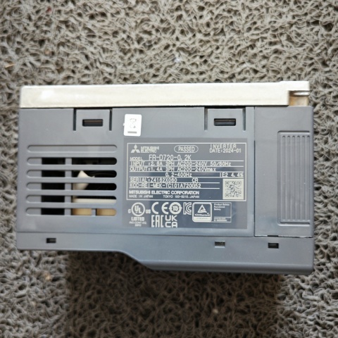 變頻器FR-D720-0 (2)