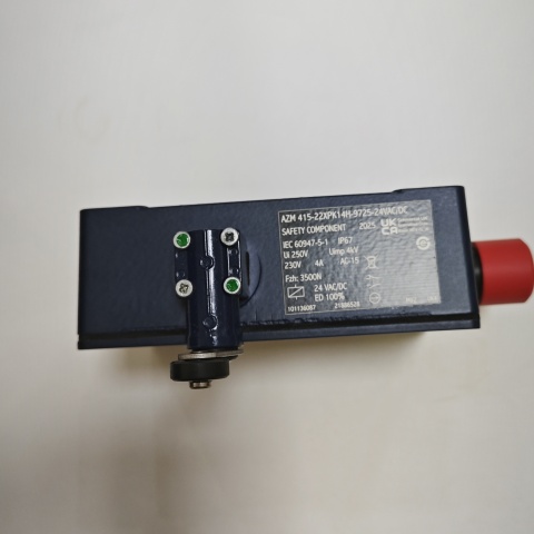 帶限位滾輪 AZM415-22XPK14H-9725-24 VACDC IP67 (3)