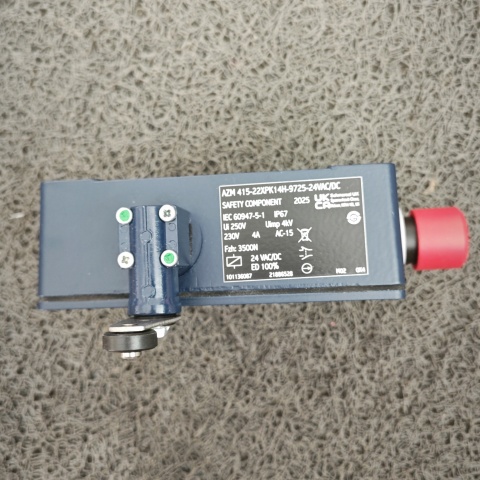 帶限位滾輪 AZM415-22XPK14H-9725-24 VACDC IP67 (2)