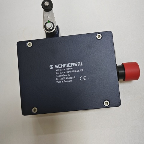 帶限位滾輪 AZM415-22XPK14H-9725-24 VACDC IP67 (4)